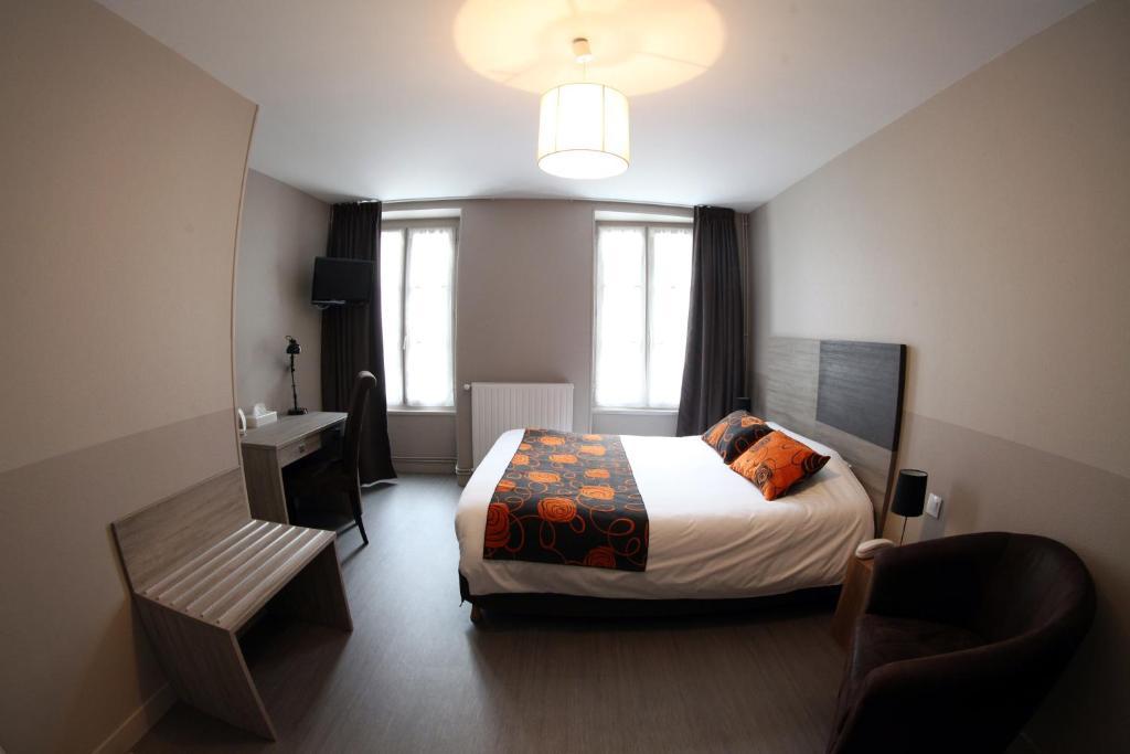 Logis Hostellerie De L'Abbaye Celles-sur-Belle ห้อง รูปภาพ